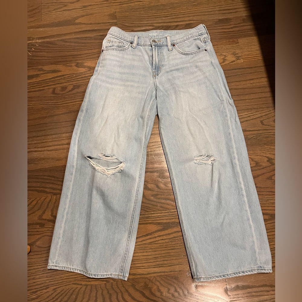 Old Navy Mid-Rise Wide leg Jeans in Drapey Denim, Size 4P